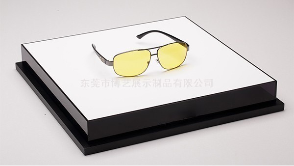 多少面的亞克力展示架展示效果更好呢？