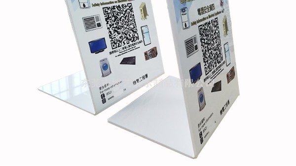 作為亞克力展示架廠商，應(yīng)該怎樣做展示架才不會發(fā)黃呢？