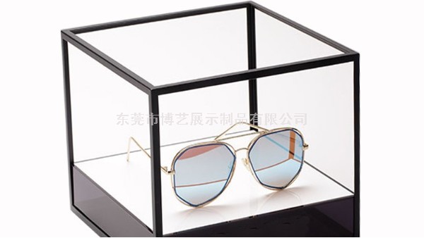 如何用亞克力展架來展示產品呢？